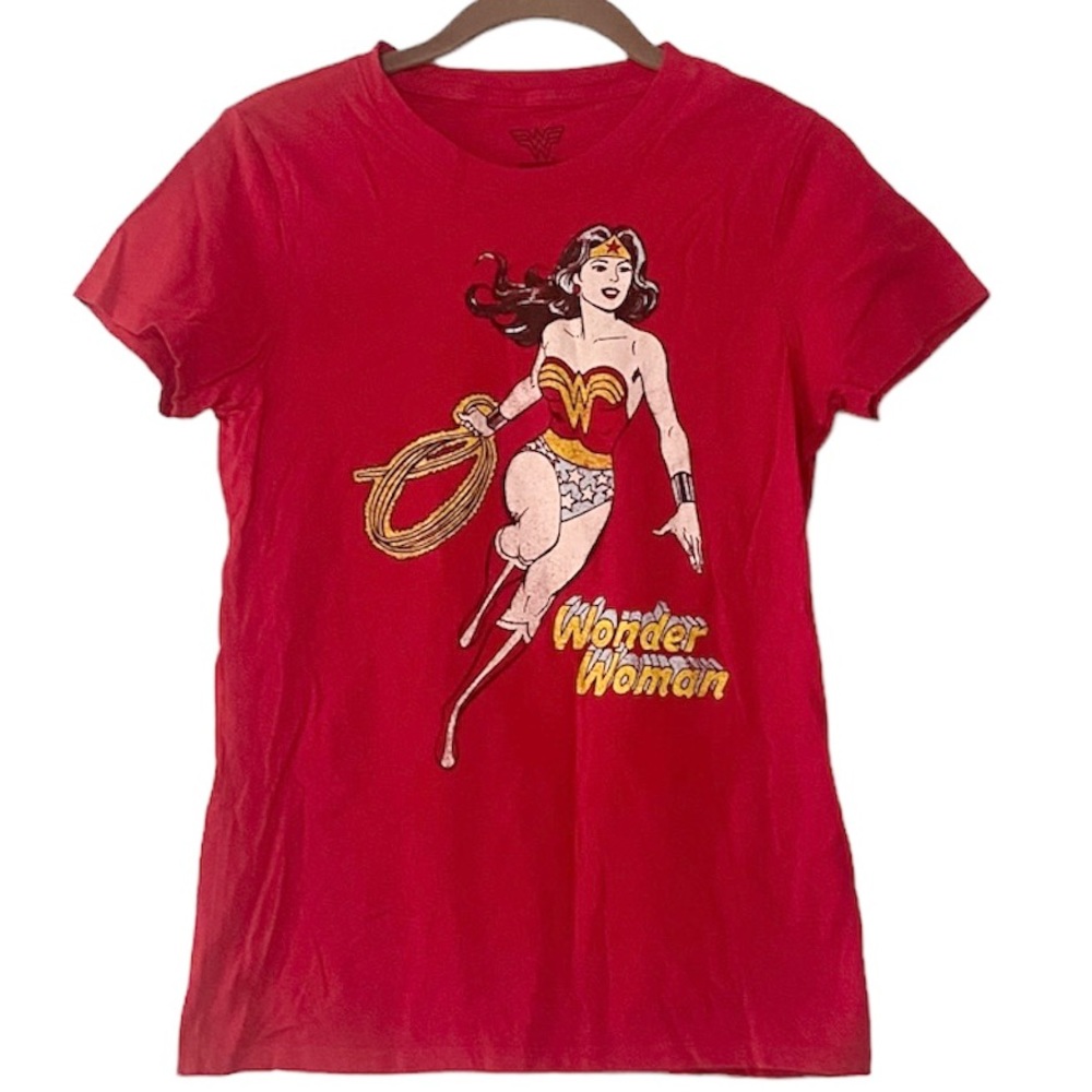 DC Women’s Red Wonder Women Short Sleeve T-shirt with Lasso Size Small